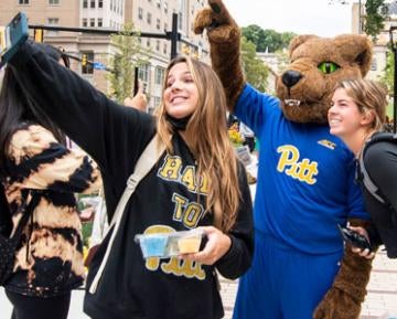 Students posing with Roc on campus